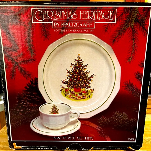 piece dinnerware from Pfaltzgraff's Christmas Heritage